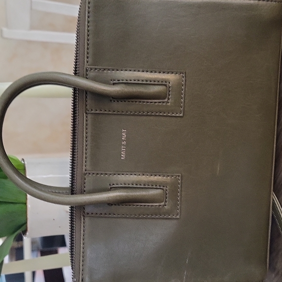 matt & nat crossbody bag in green - Picture 2 of 4